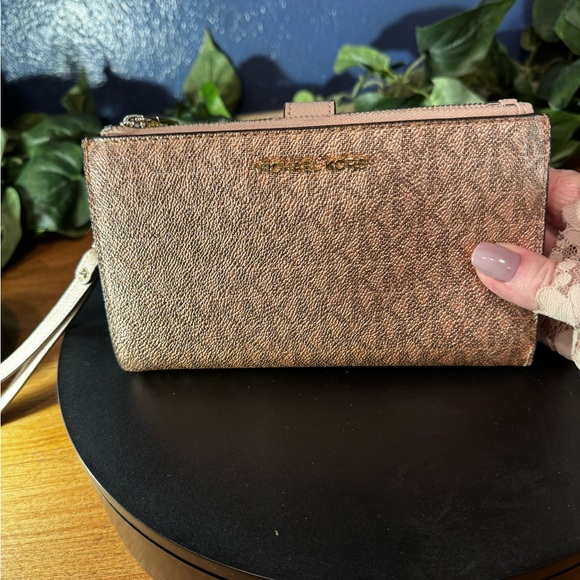 Michael Kors Adele Rose Gold Double Zip Wristlet/Wallet - Picture 3 of 10